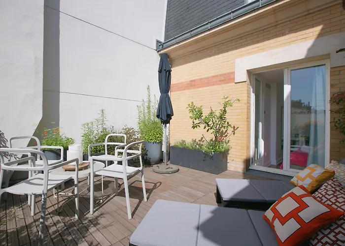 Magnificient 2 Bedrooms With Terrace Next To Champs-Elysees - Pc62B