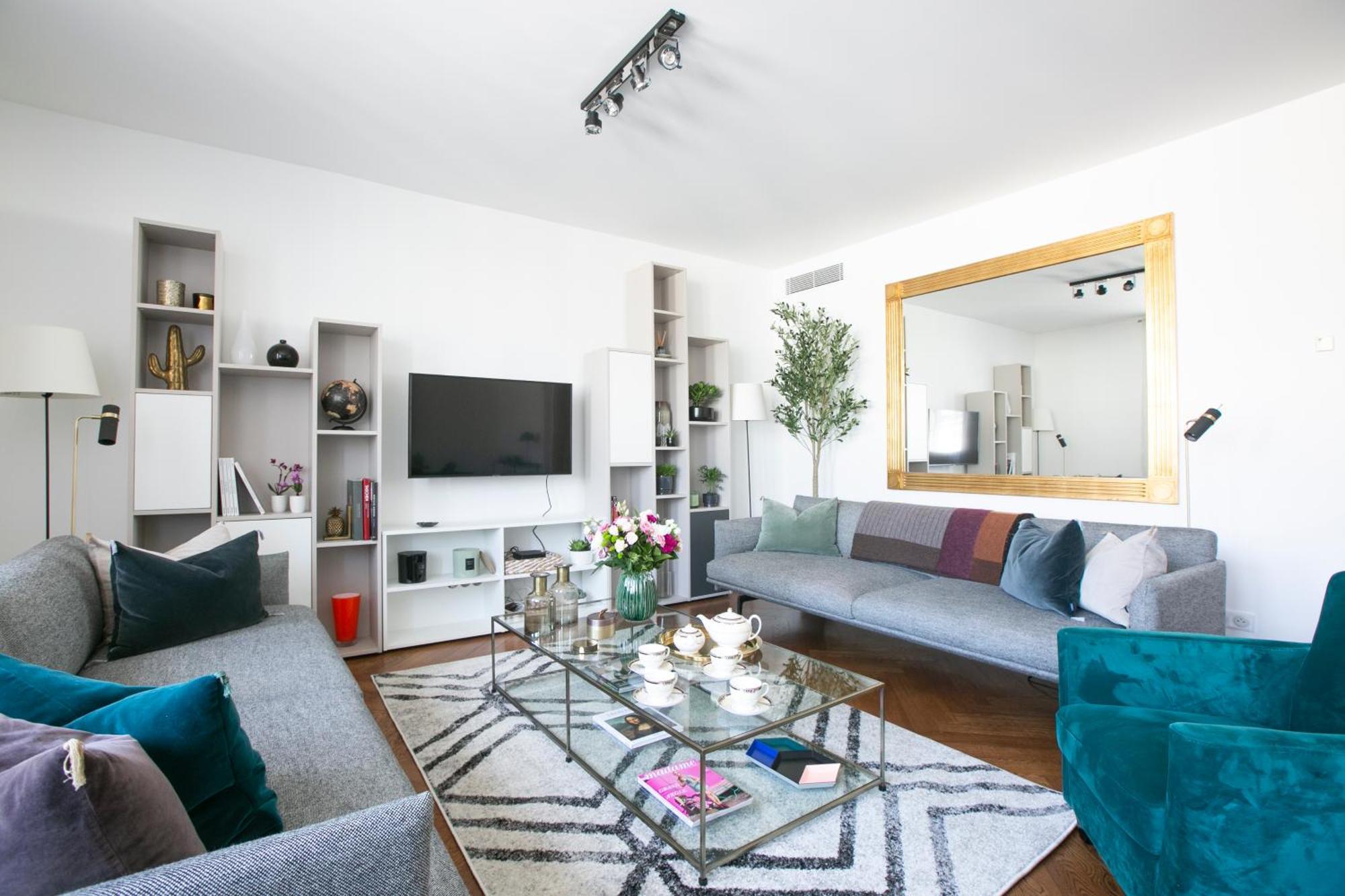 Magnificient 2 Bedrooms With Terrace Next To Champs-elysees - Pc62b Paris