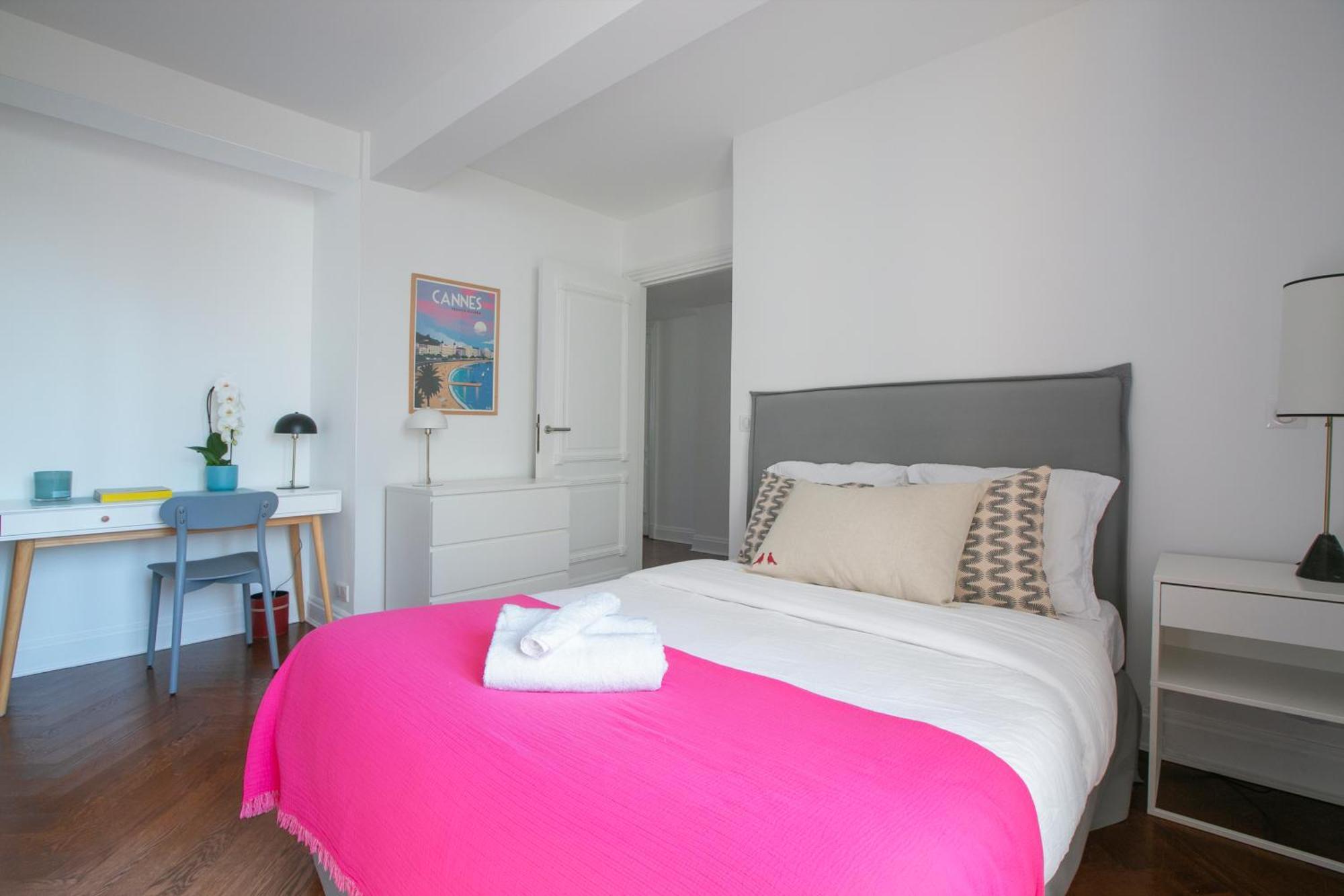 Magnificient 2 Bedrooms With Terrace Next To Champs-elysees - Pc62b Apartment
