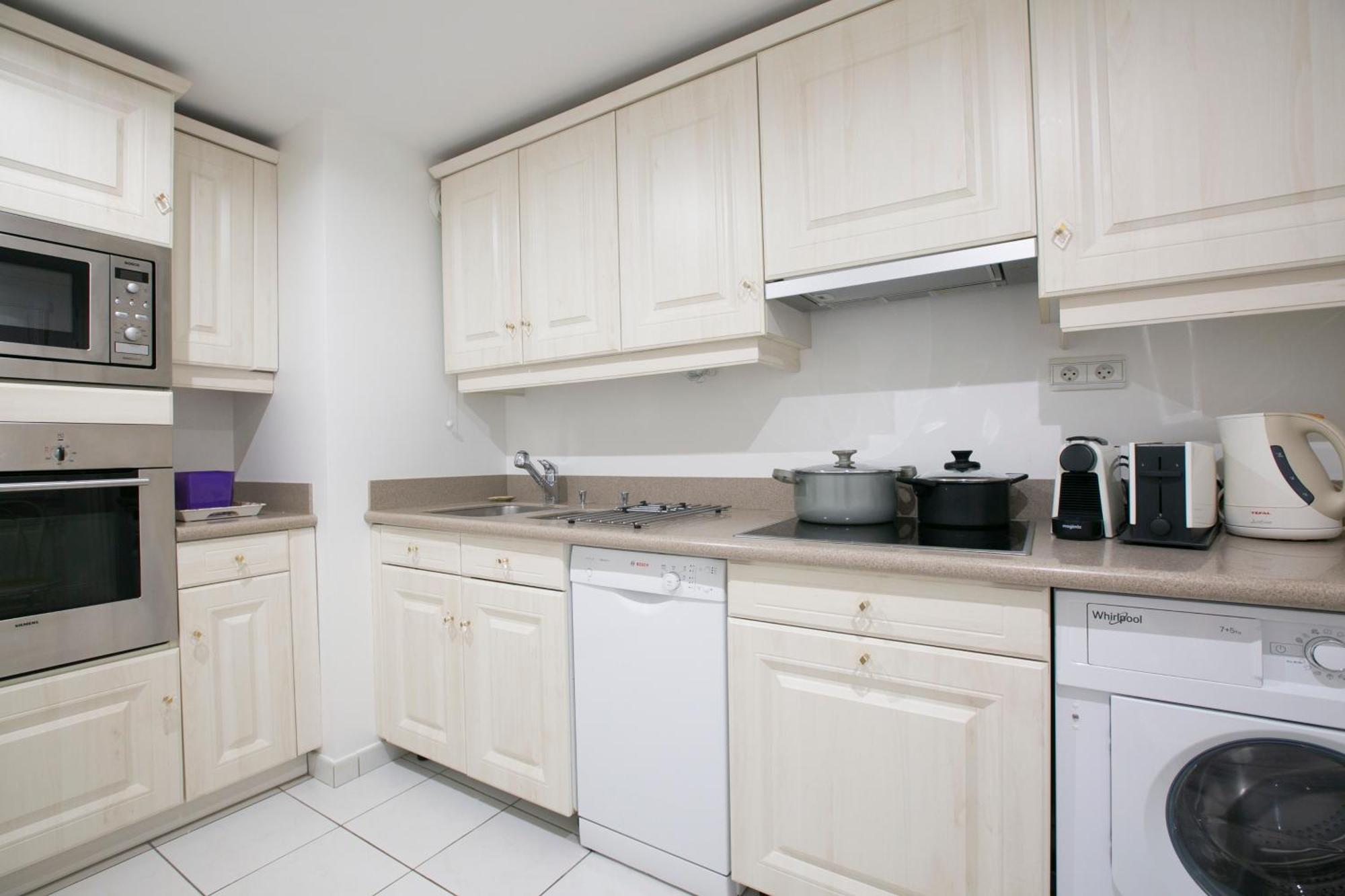 Apartment Magnificient 2 Bedrooms With Terrace Next To Champs-elysees - Pc62b
