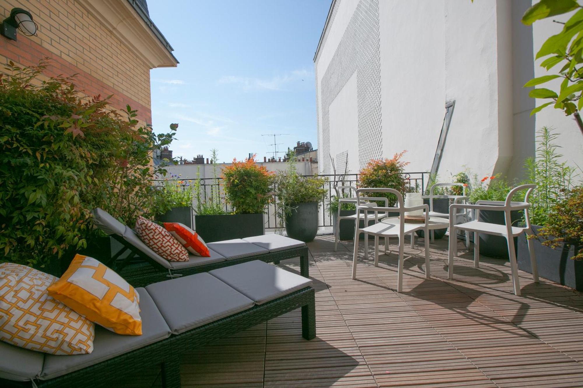 Magnificient 2 Bedrooms With Terrace Next To Champs-elysees - Pc62b
